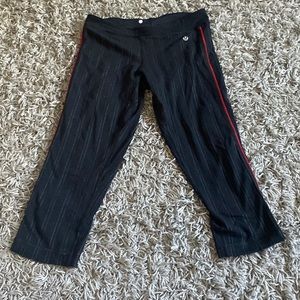 Short lululemon capris